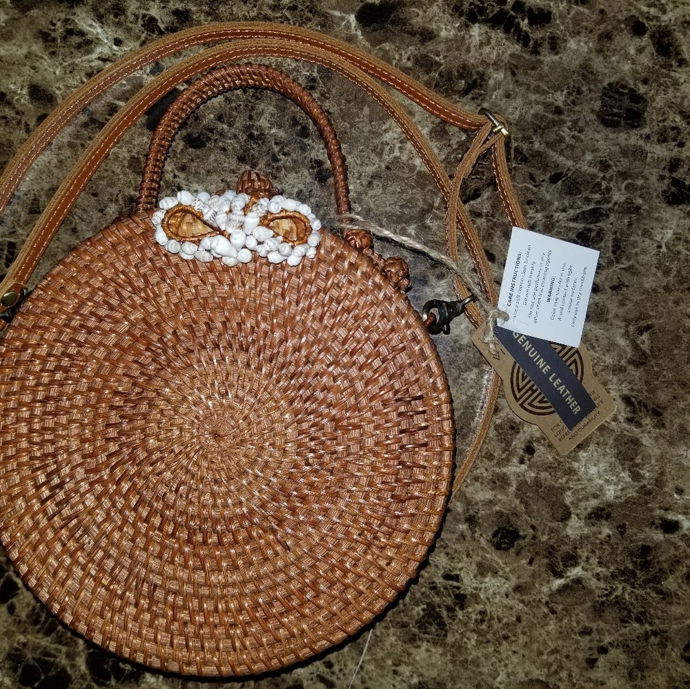 Clutch w/removable leather strap